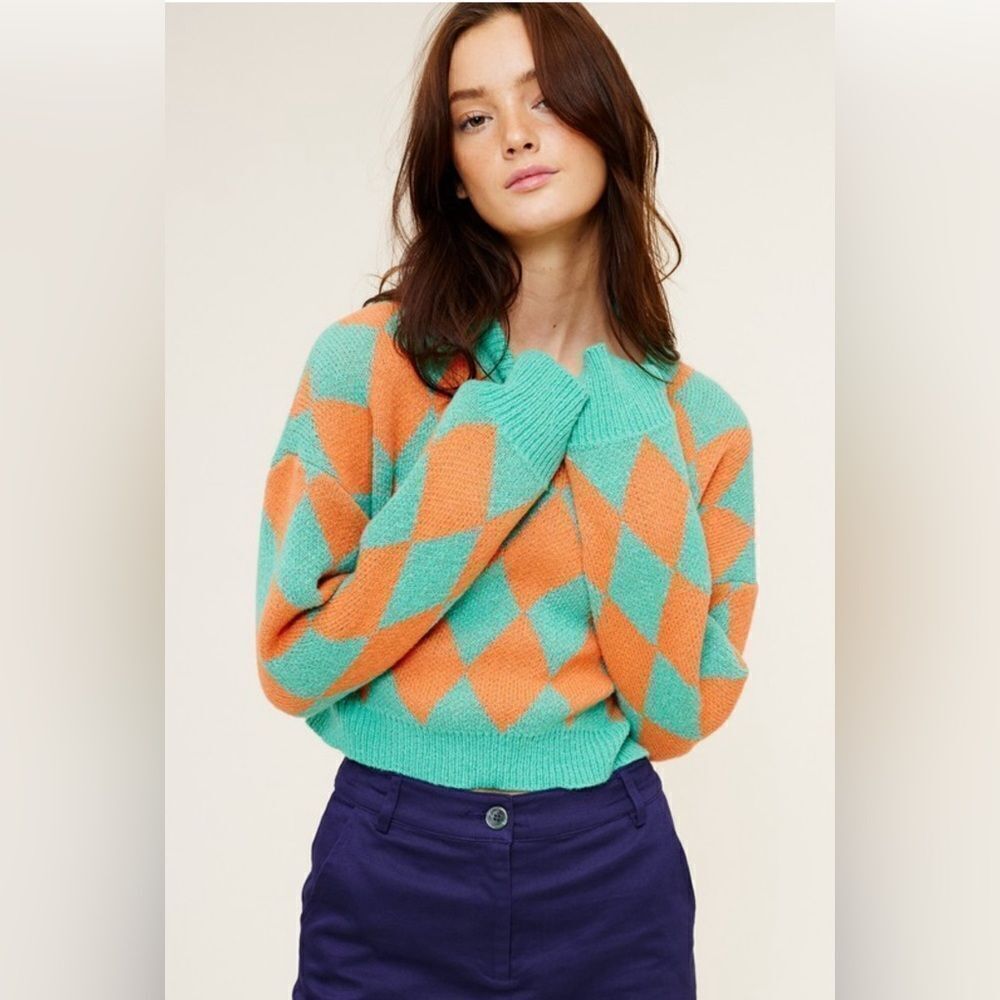 038. ARGYLE CHECKERED PRINT CROPPED KNIT SWEATER